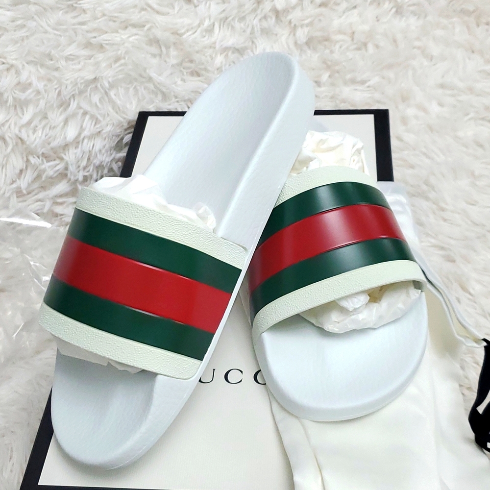 Gucci Pursuit Pool Slides White - new with box and 2 shoe pouches - size 8